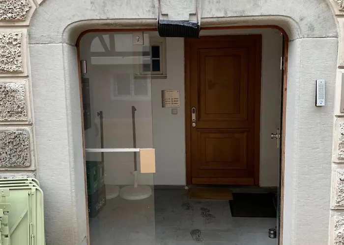 Retro-modern In Der Bregenzer Fussgaengerzone * Bregenz